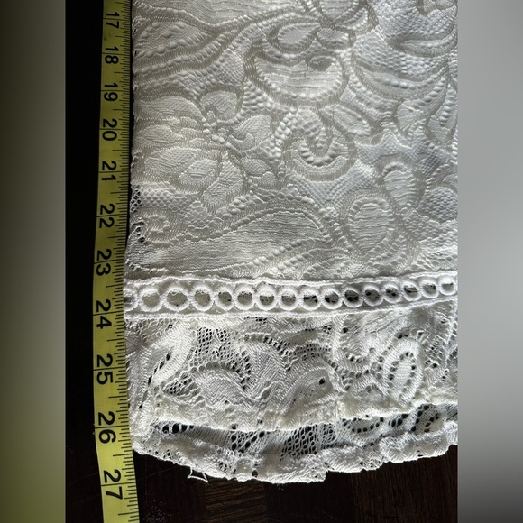 Elegant Lace Long Sleeve Dress in Cream (907) - Picture 14 of 15